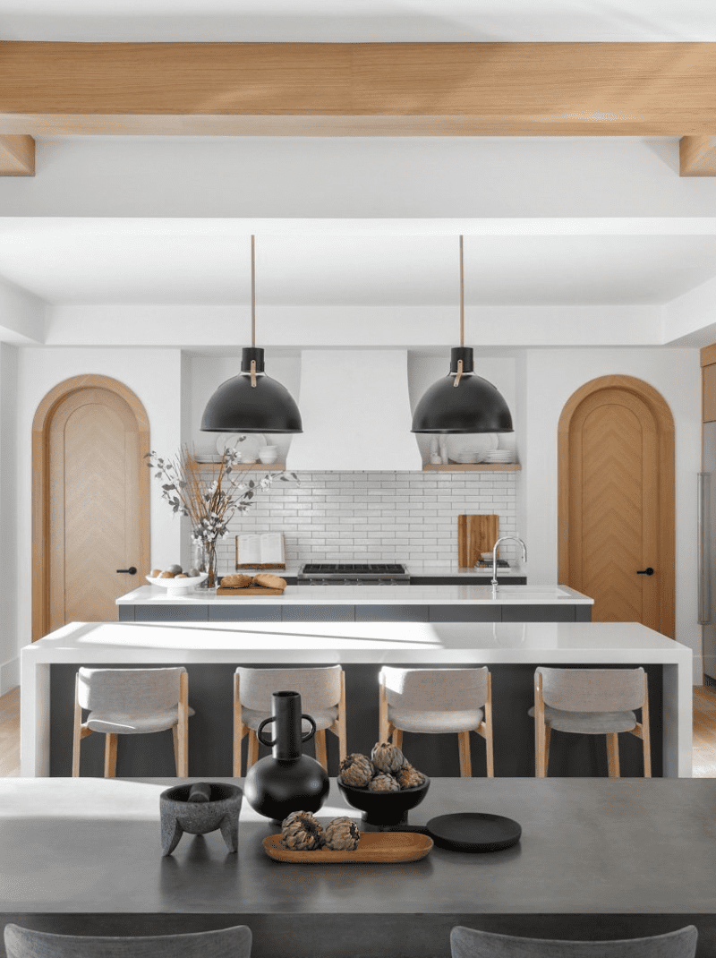 îlot double avec chaises modernes