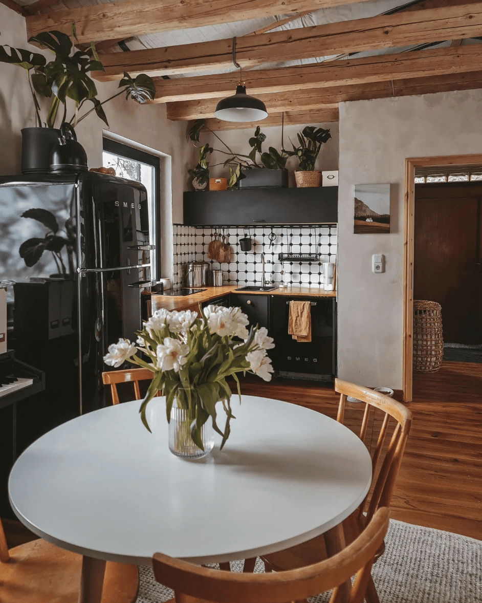 cuisine de chalet avec des plantes