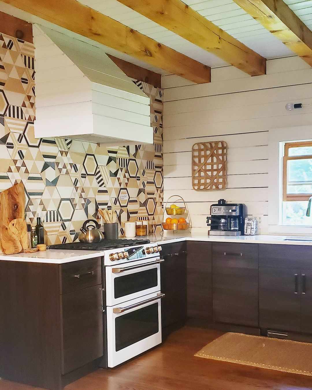 cuisine de chalet avec carrelage
