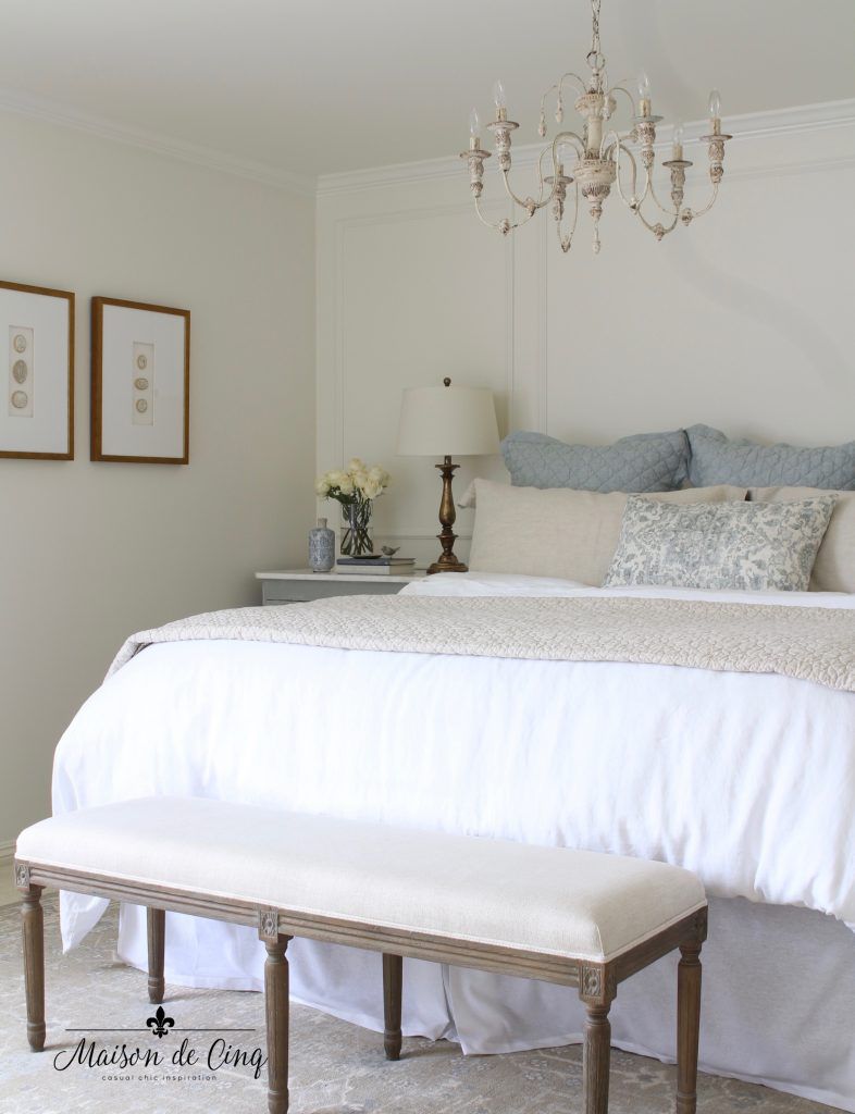 chambre à coucher française blanche