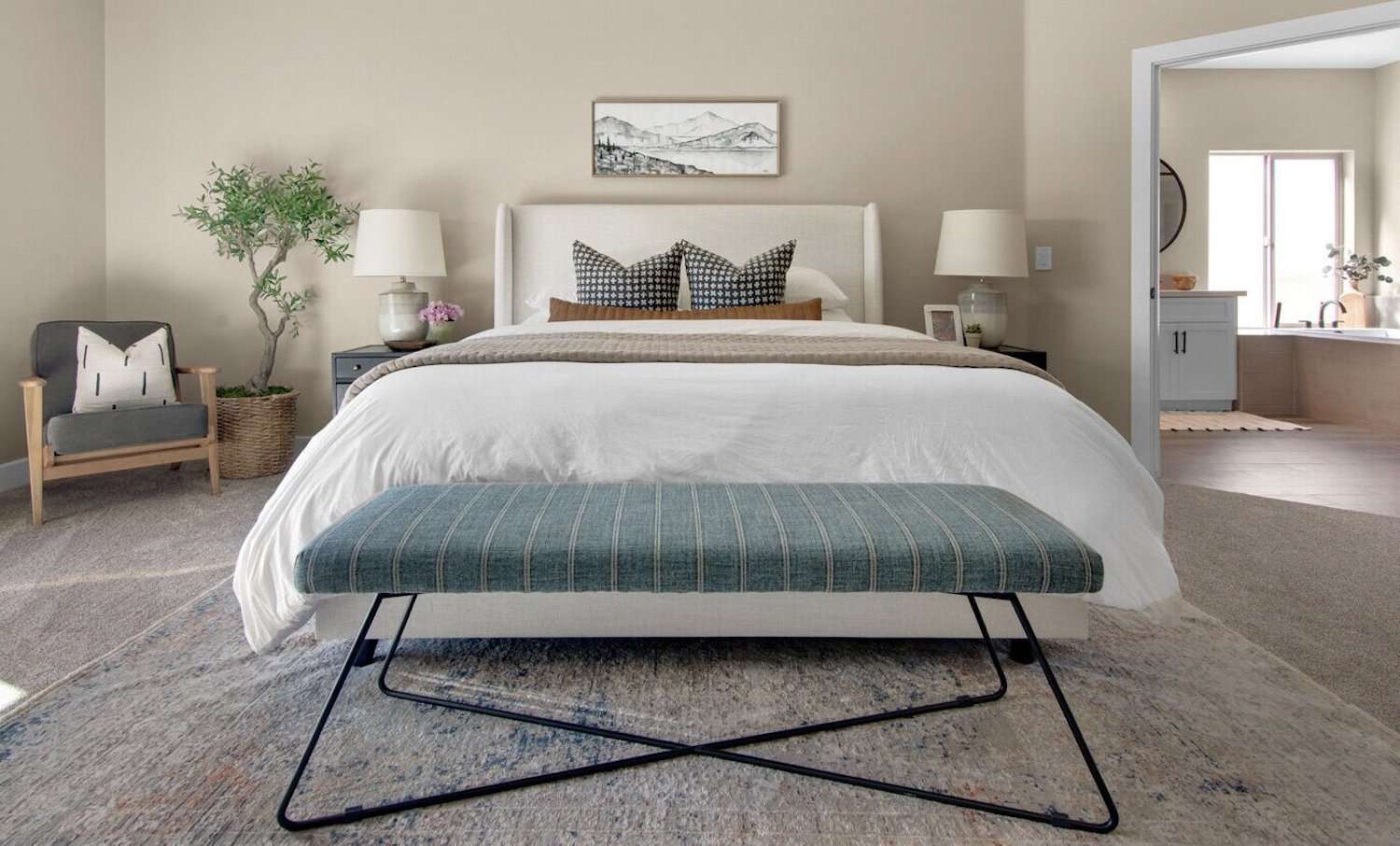 Chambre à coucher californienne avec arbre, ambiance neutre