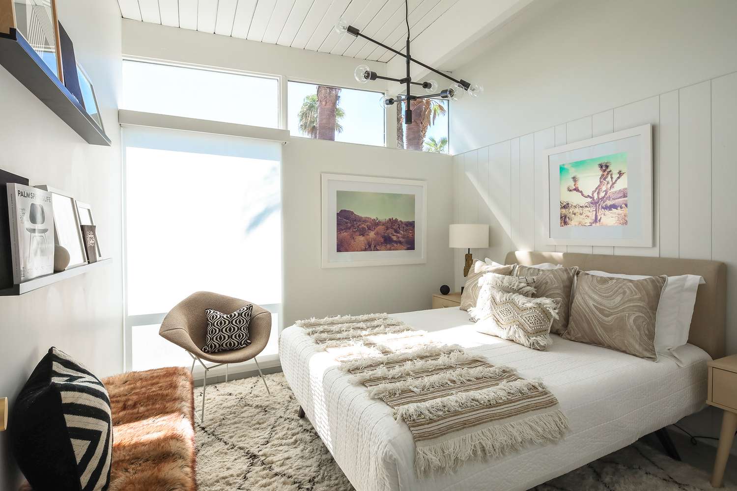 chambre à coucher de style boho- moderne du milieu du siècle dernier