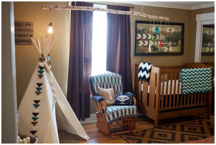 Décoration de chambre d'enfant sur le thème de la forêt tribale