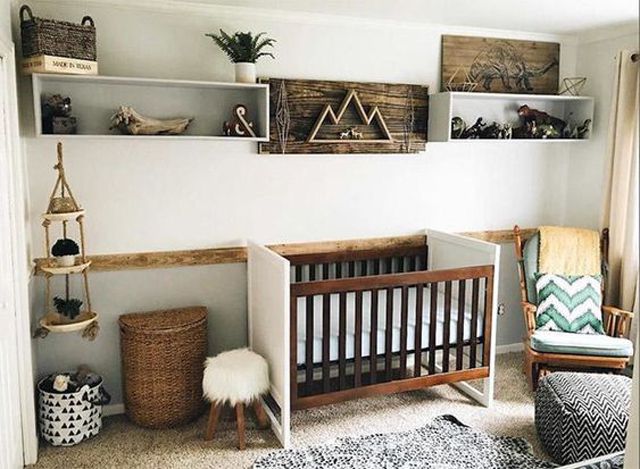 Chambre d'enfant rustique et bohème sur le thème de la forêt