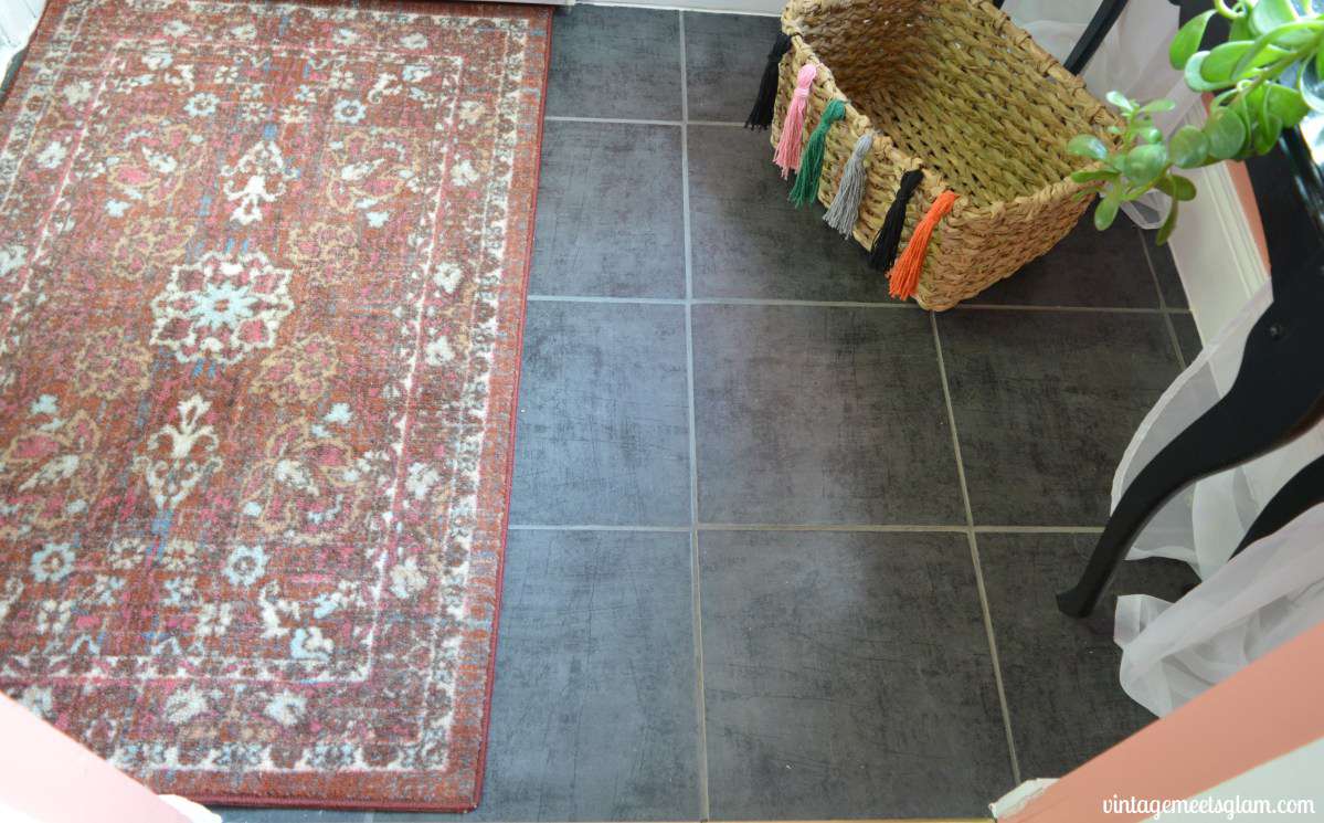 carrelage de sol gris foncé en ardoise carrée sol d'entrée