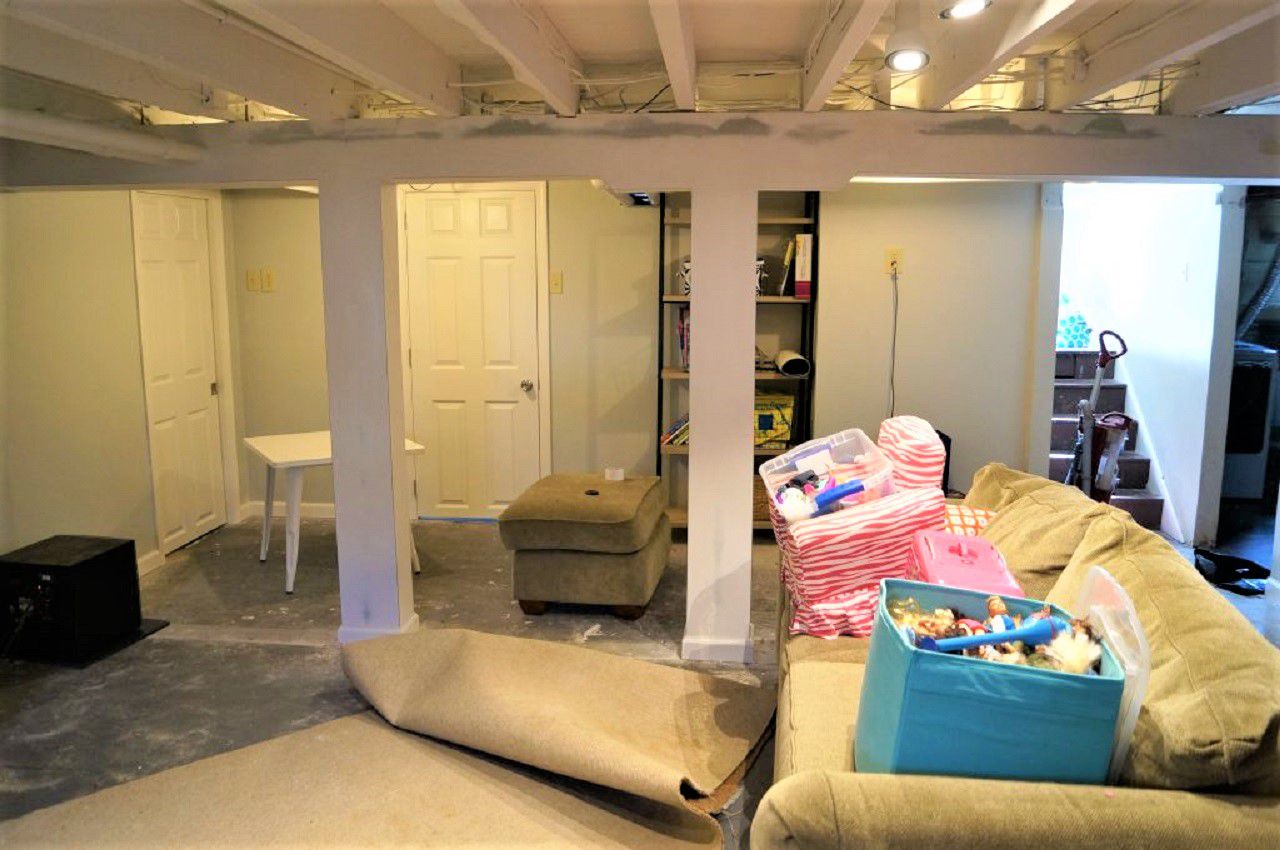 Sous-sol encombré avant rénovation