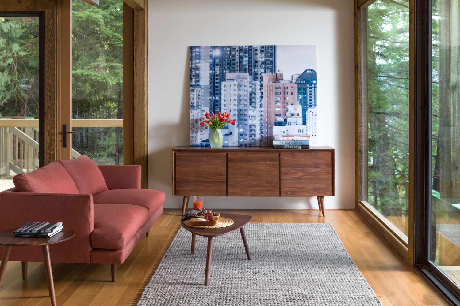 5 façons dont les meubles modernes du milieu du siècle peuvent égayer votre décoration moderne