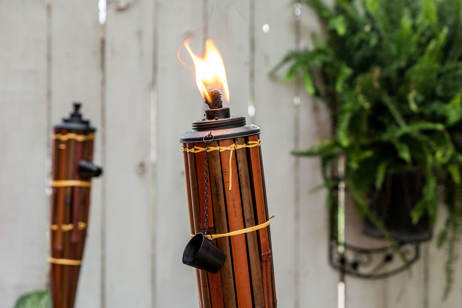 torche tiki allumée