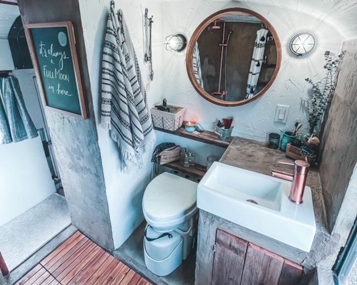 salle de bain d'une tiny house