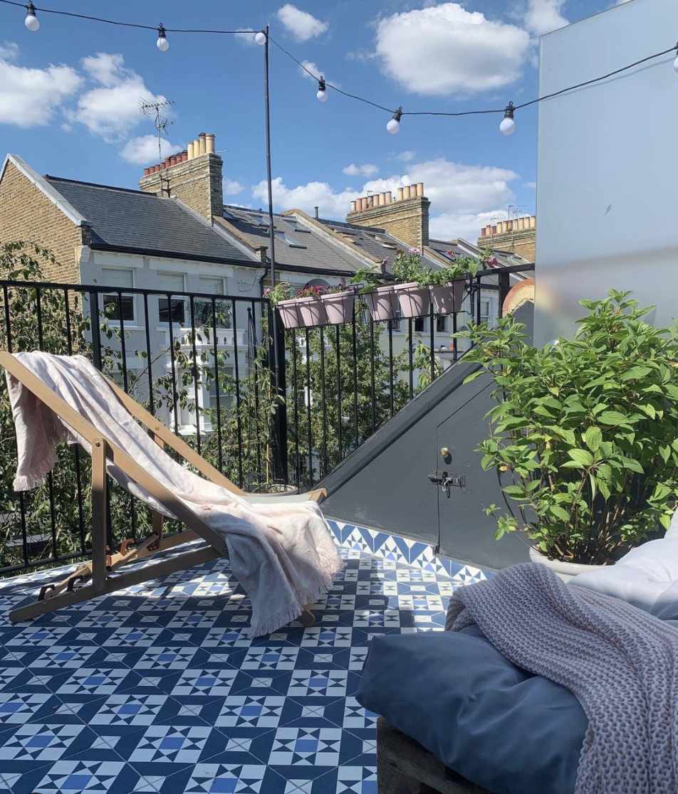 petit balcon avec carrelage