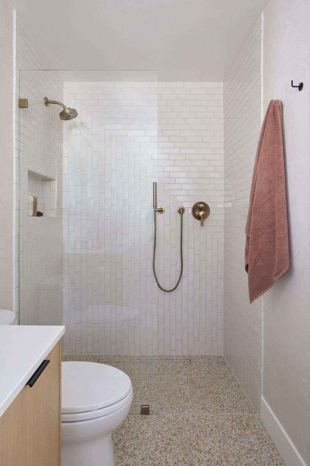 Idées de carrelage minimaliste pour petites douches