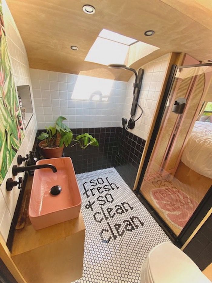 salle de bain d'une tiny house