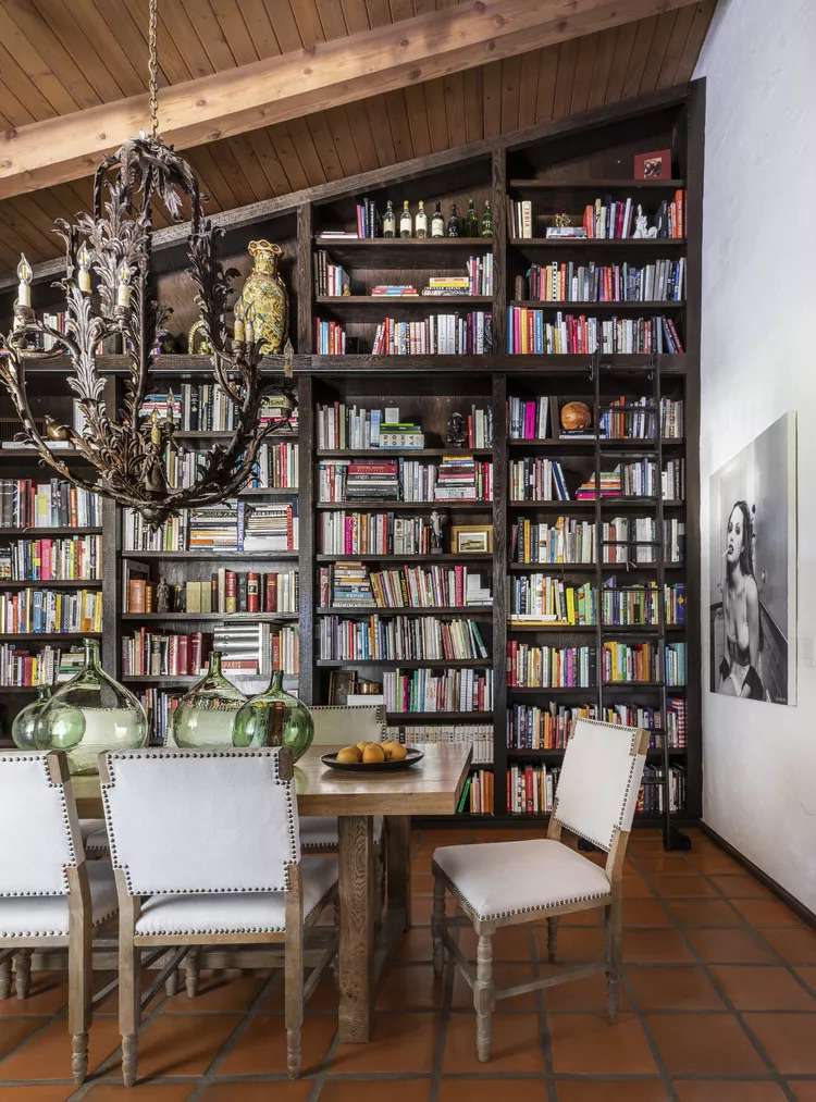 étagères de bibliothèque noires 