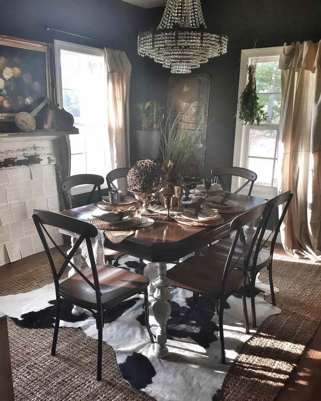 chambre noire avec peau de vache