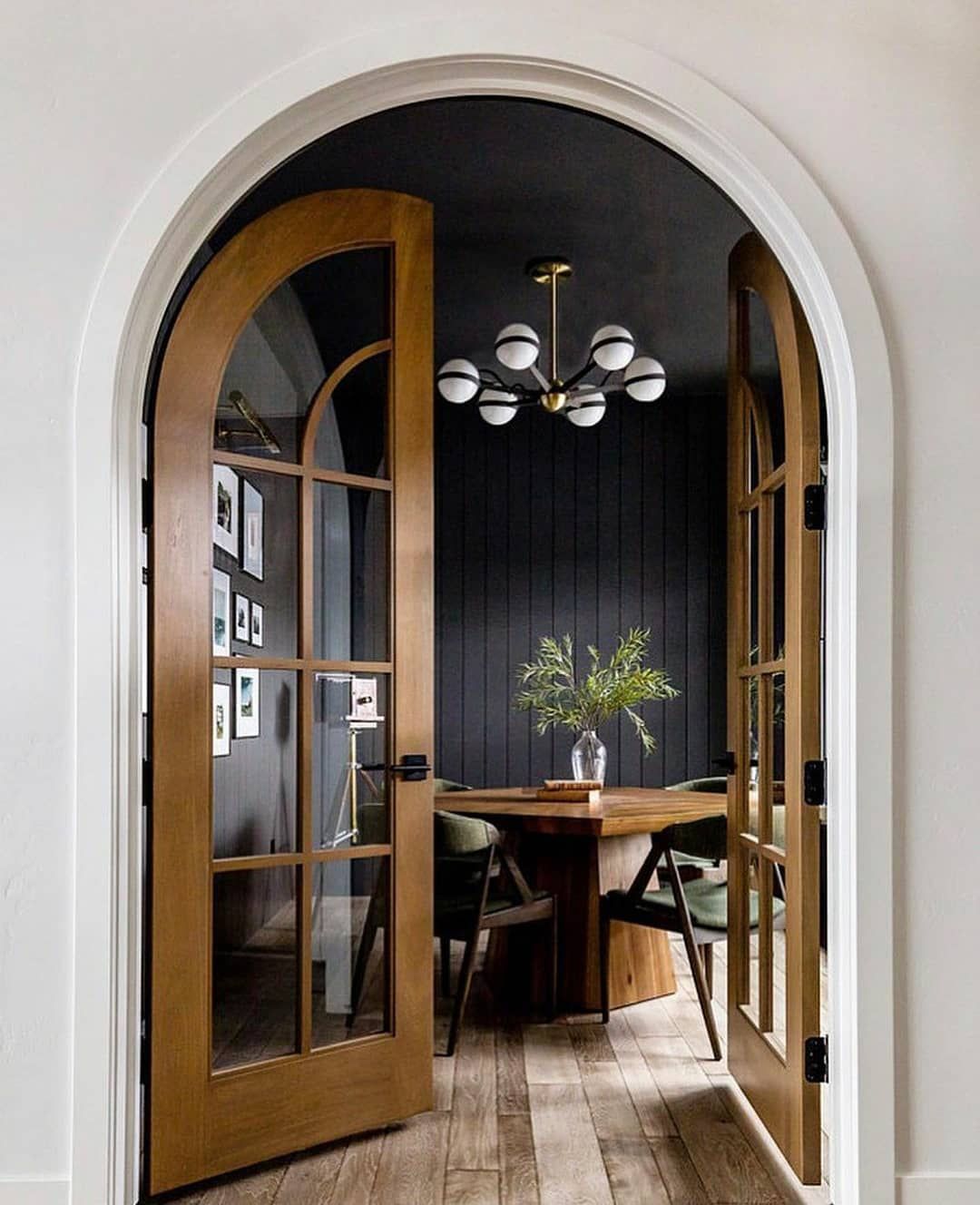 Porte cintrée de salle à manger