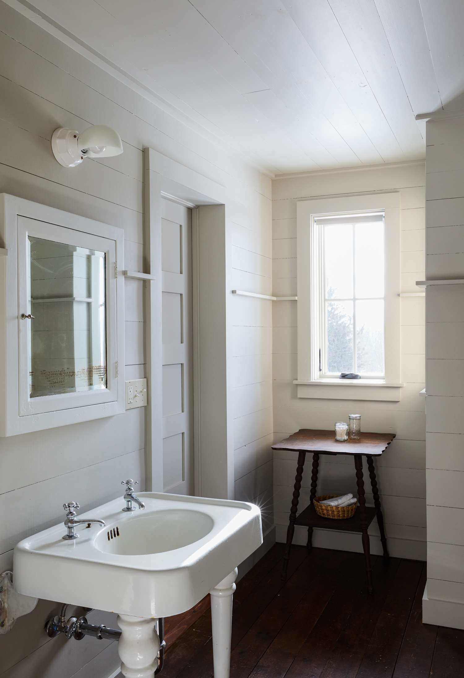 Salle de bain moderne à la ferme