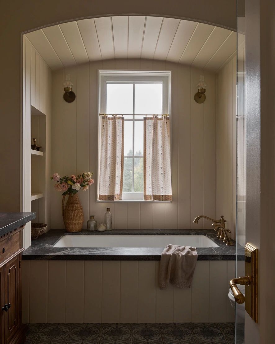 salle de bains moderne à la ferme