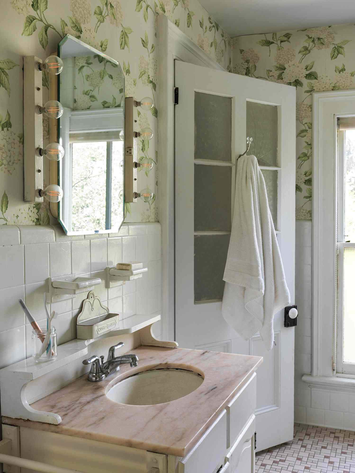 salle de bain moderne à la ferme