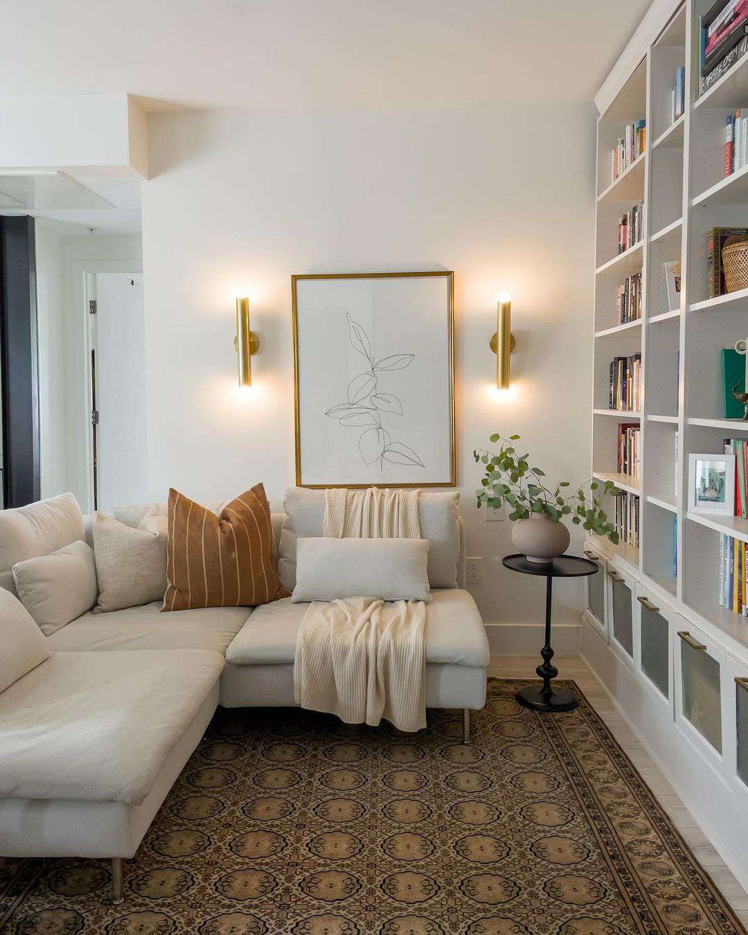 Tapis à motifs dans le salon