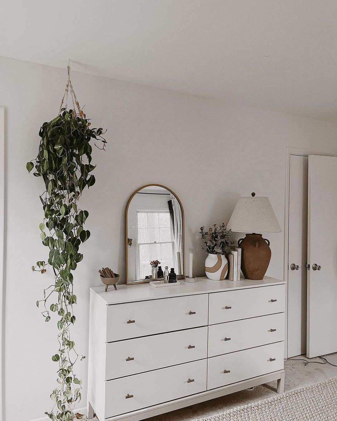 Huche blanche dans la chambre