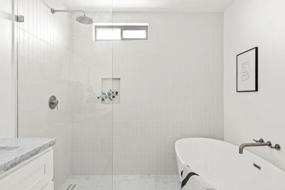 Salle de bain toute blanche
