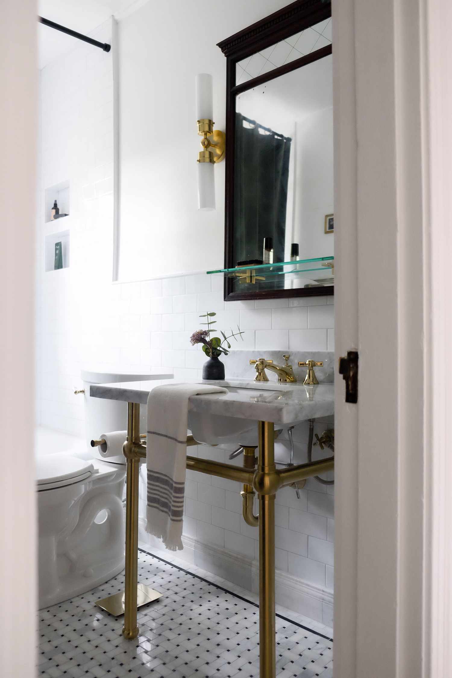 Miroir avec étagère