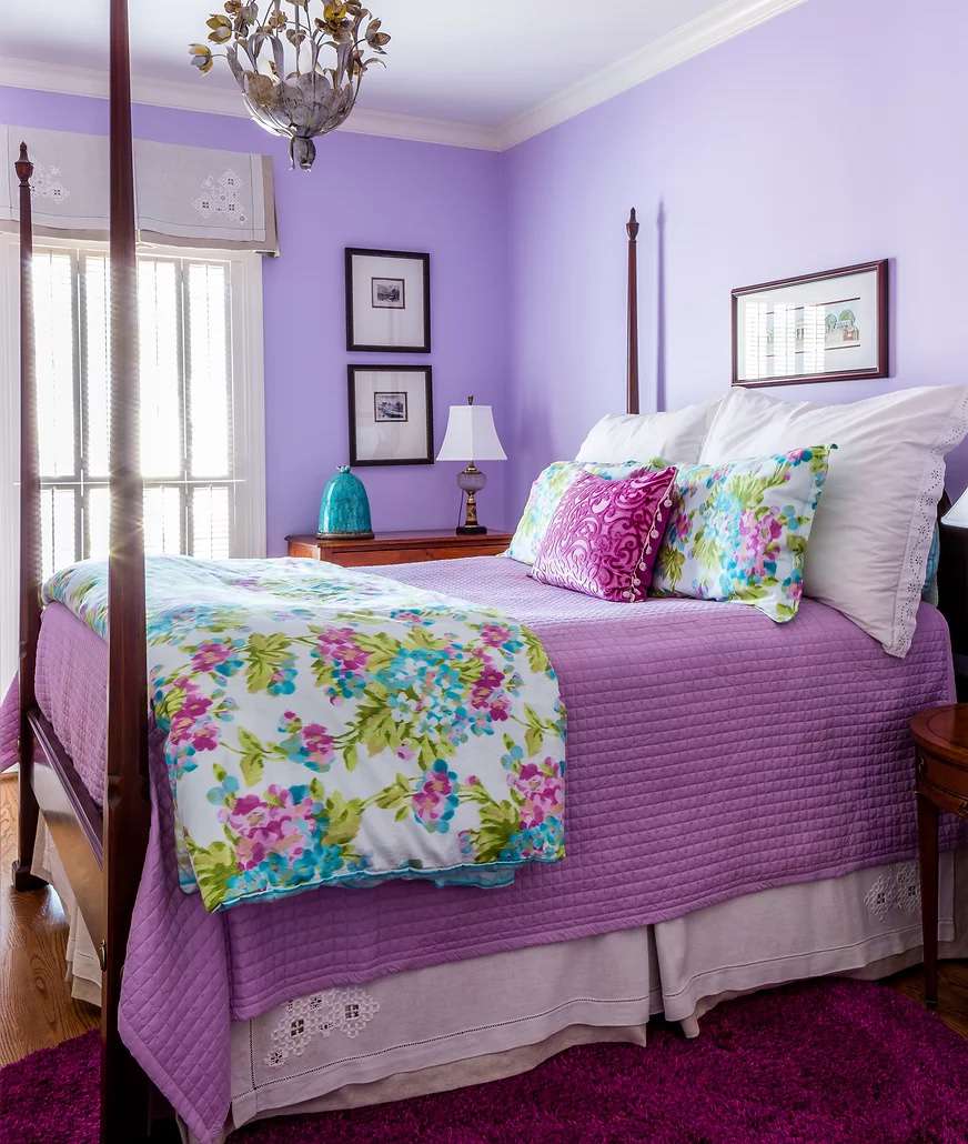 chambre à coucher violet vif