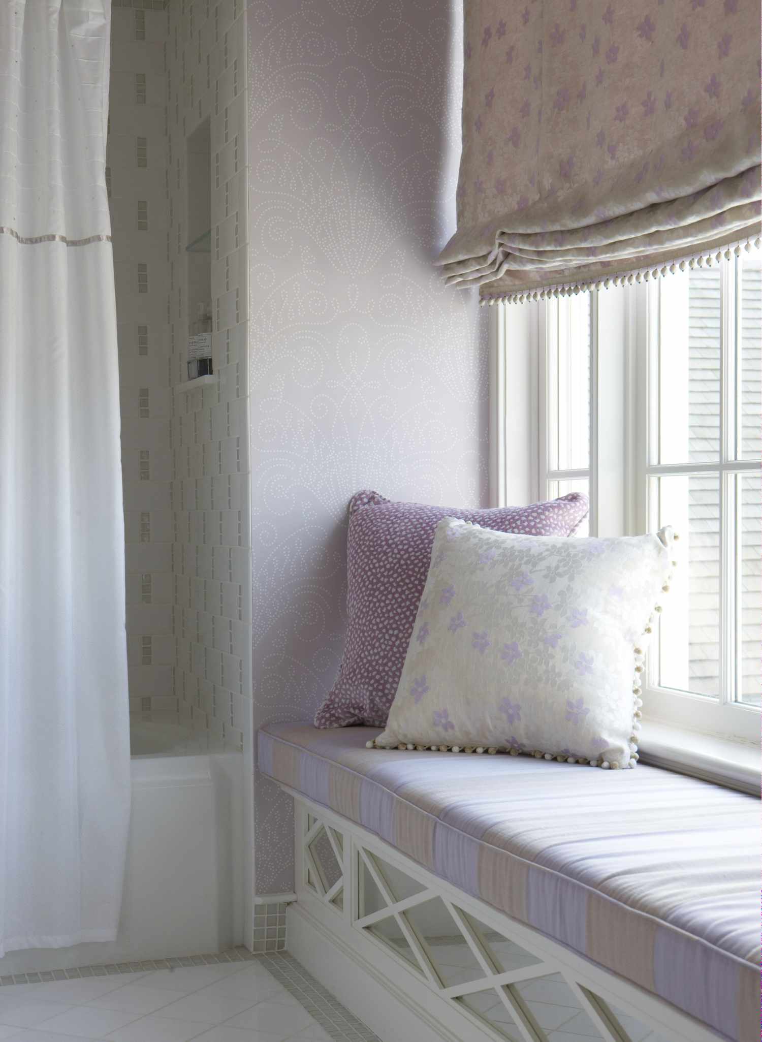siège de fenêtre violet
