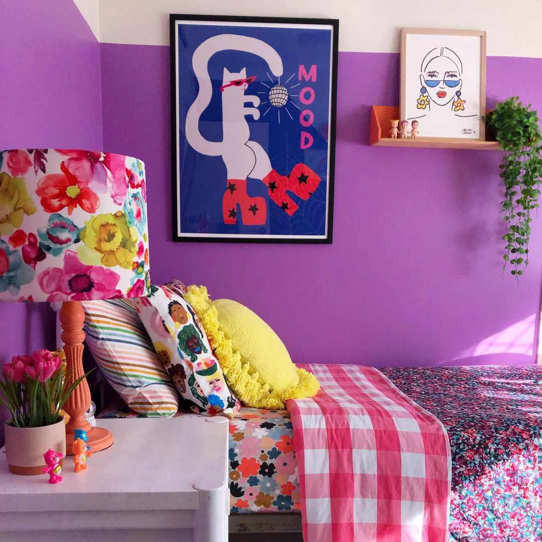 chambre à coucher violet vif