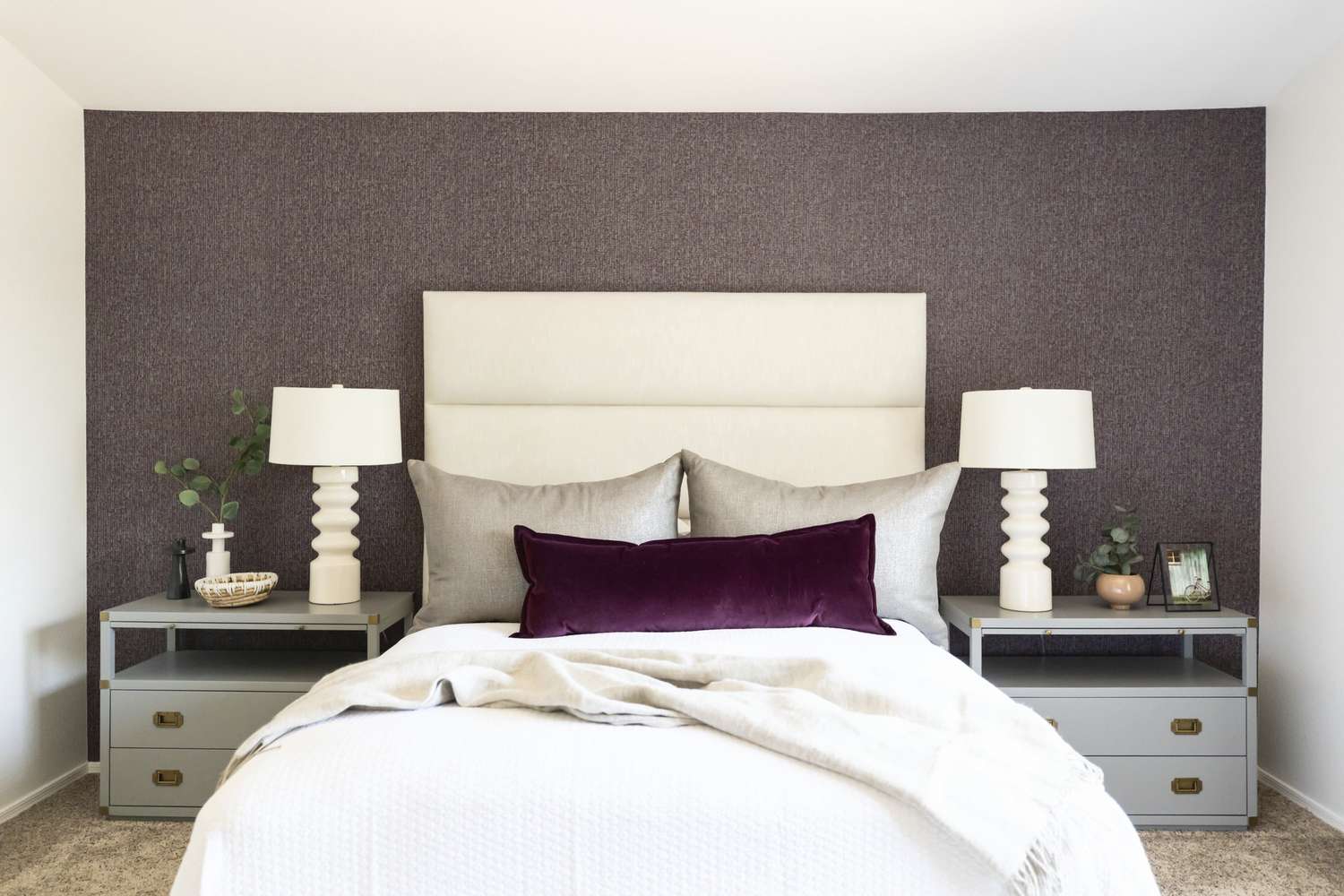 mur d'accent violet brun