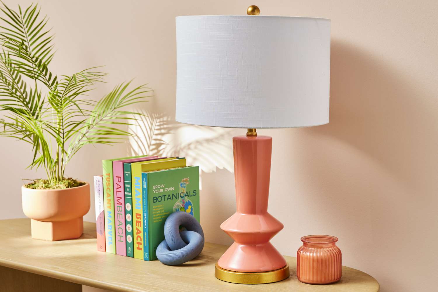 Abat-jour rond sur lampe de table