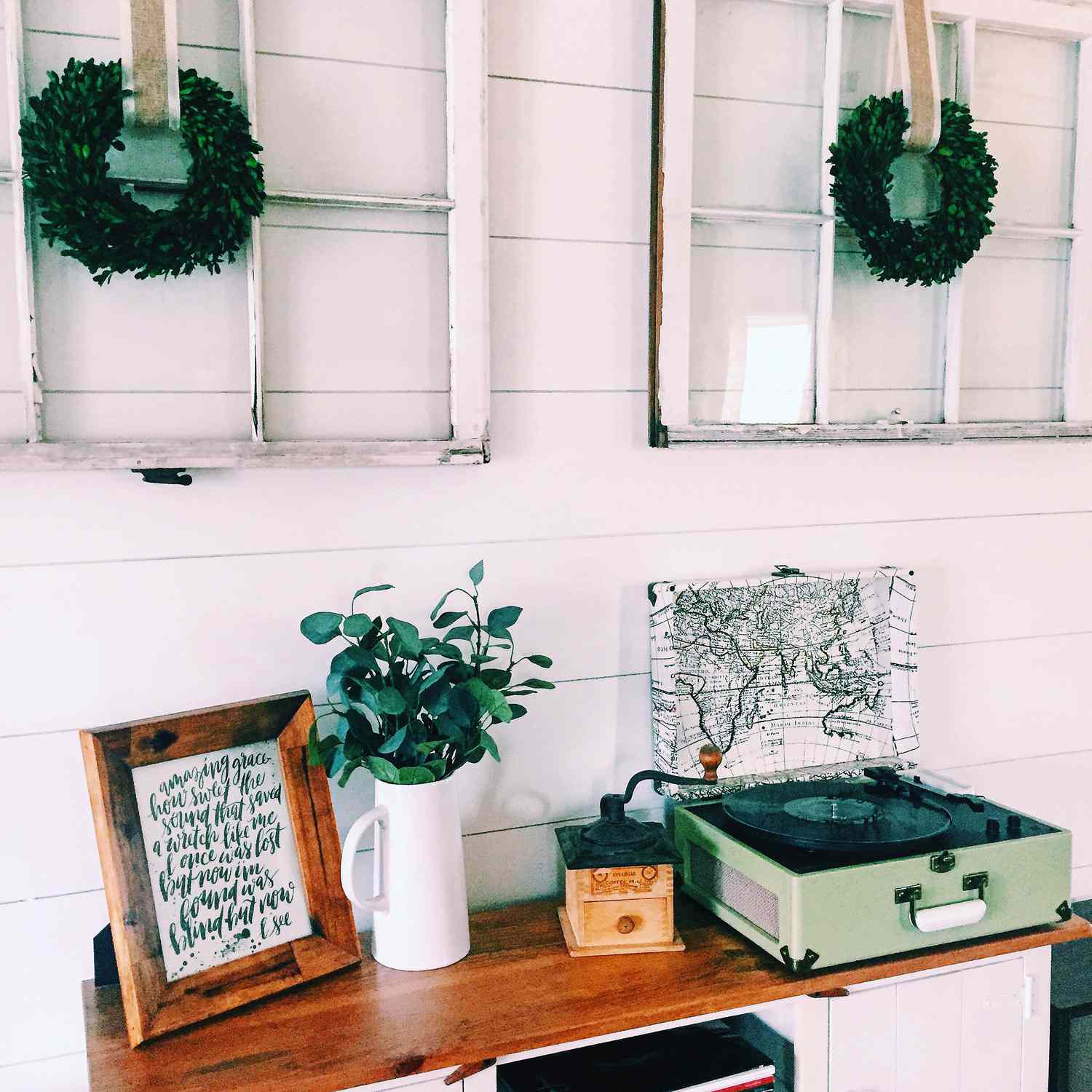 idées de murs d'accent en shiplap blanc