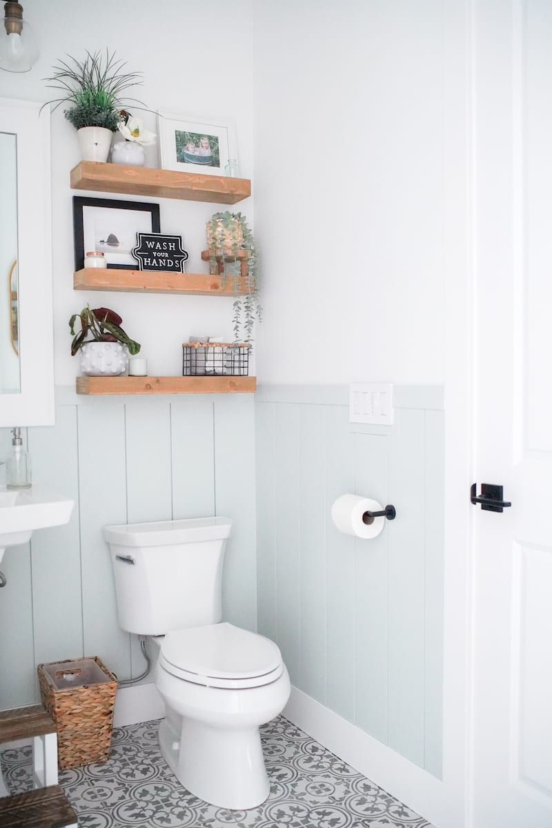 idées de demi-mur en shiplap pour la salle de bain