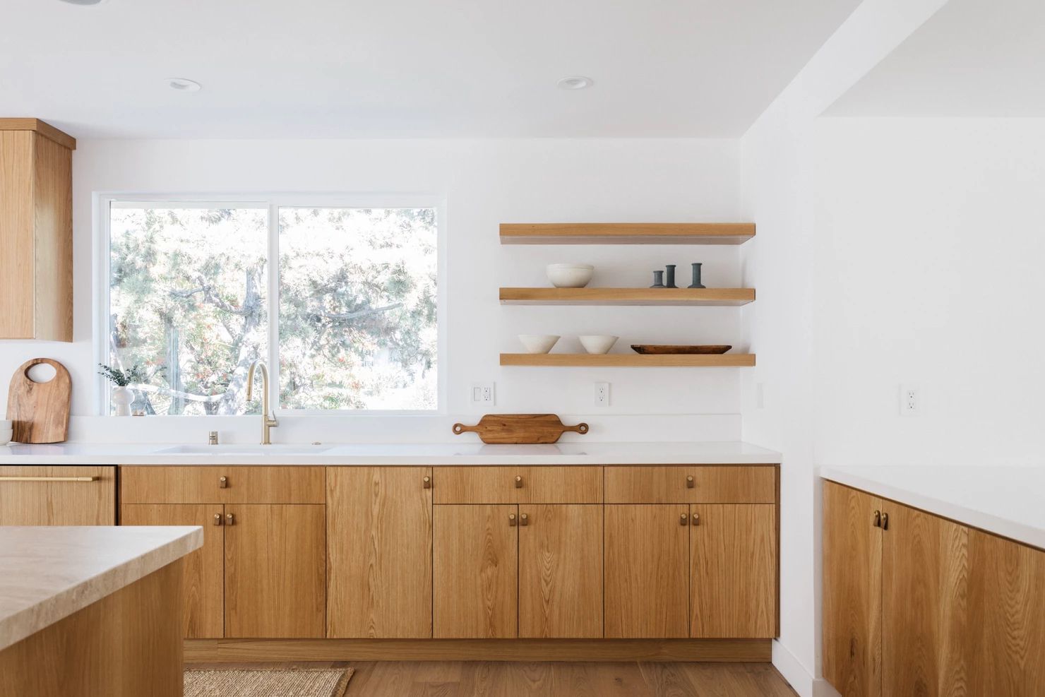 cuisine minimaliste avec meubles en chêne