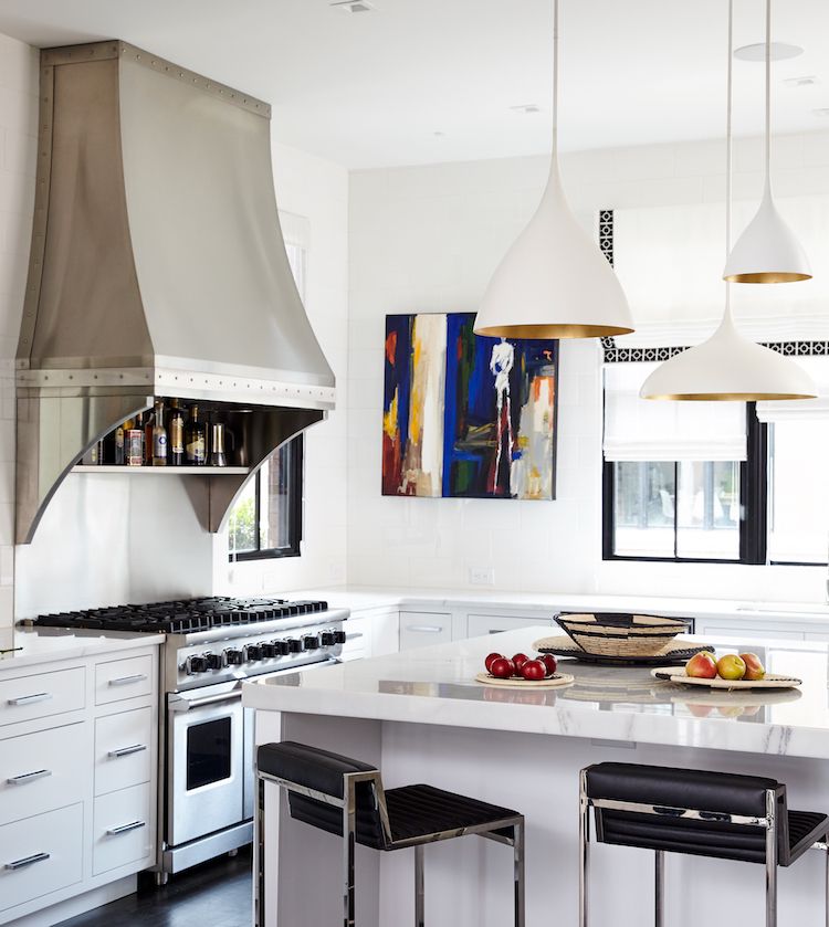 cuisine minimaliste avec des accents dramatiques