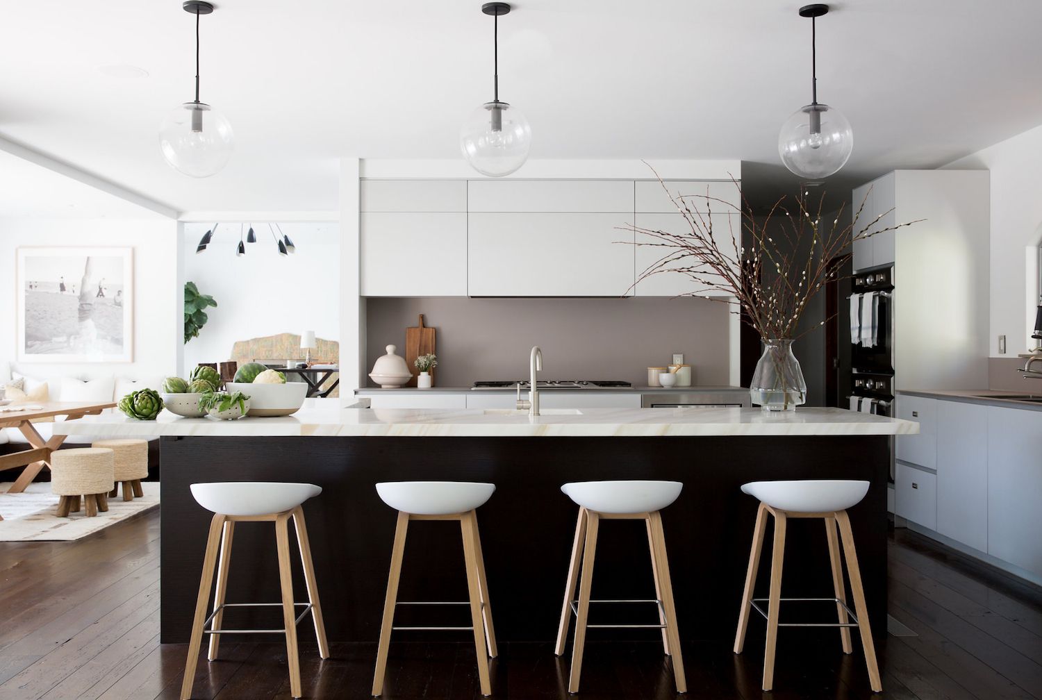 cuisine minimaliste avec des tons de terre