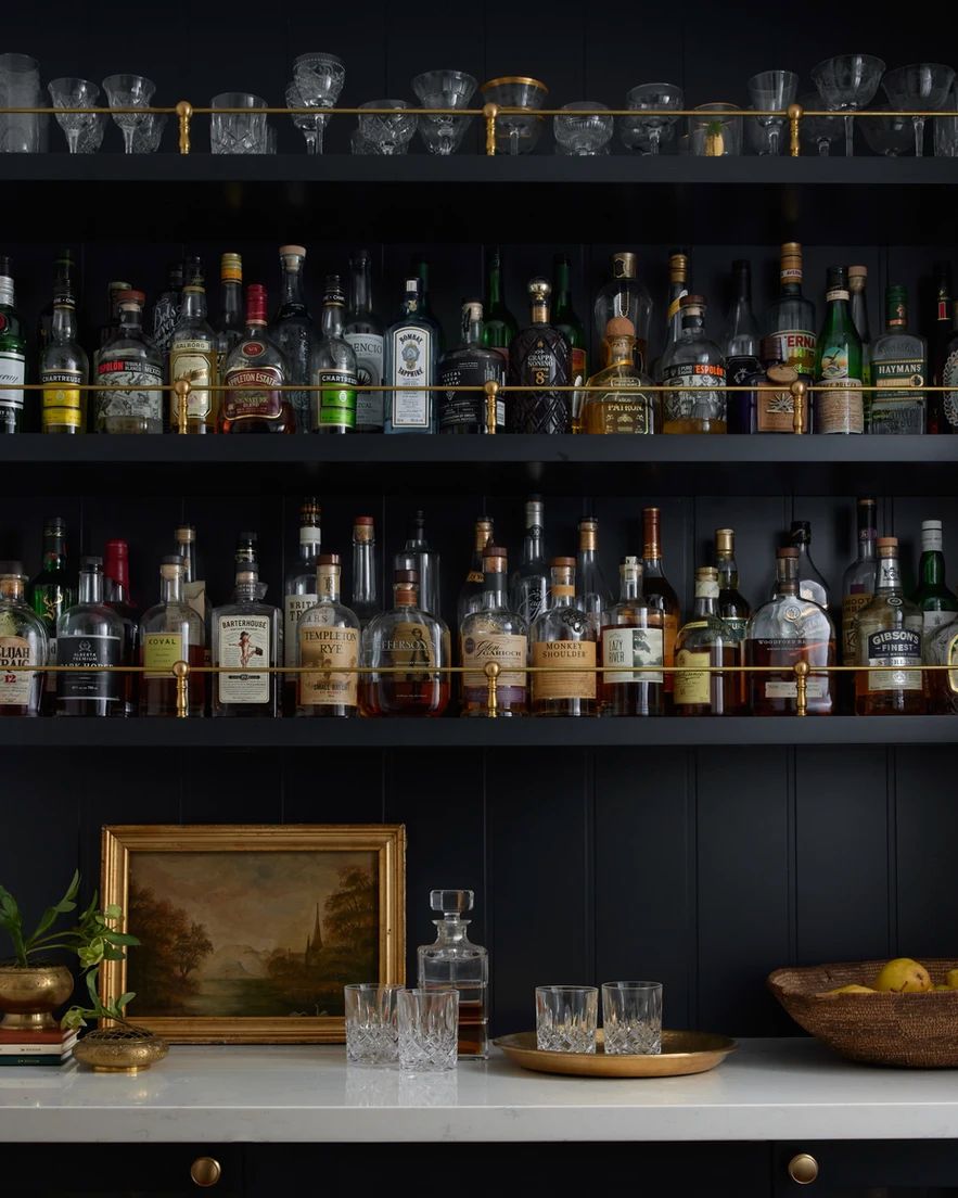 idées d'étagères de bar