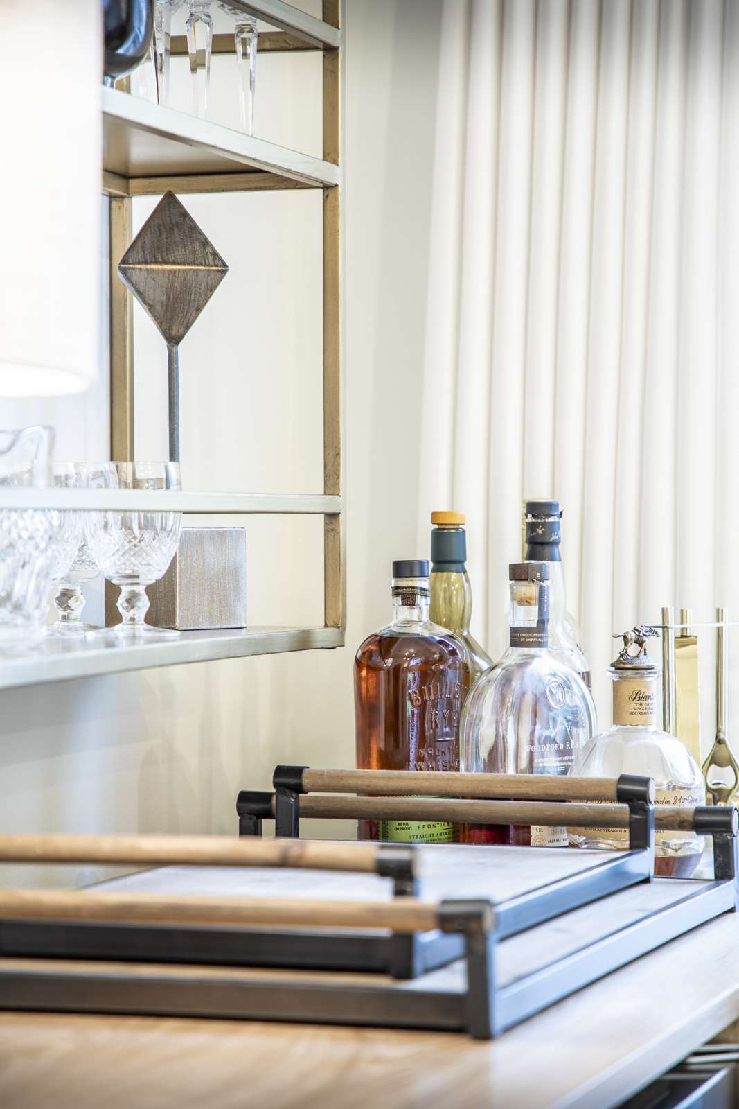 idées d'étagères de bar
