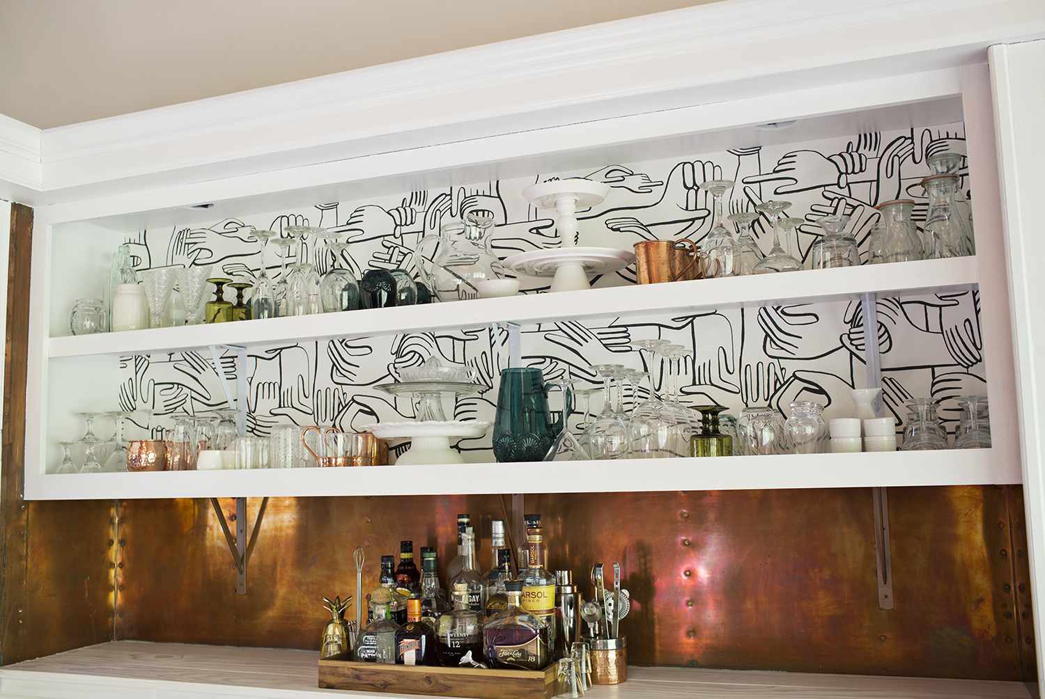 idées d'étagères de bar