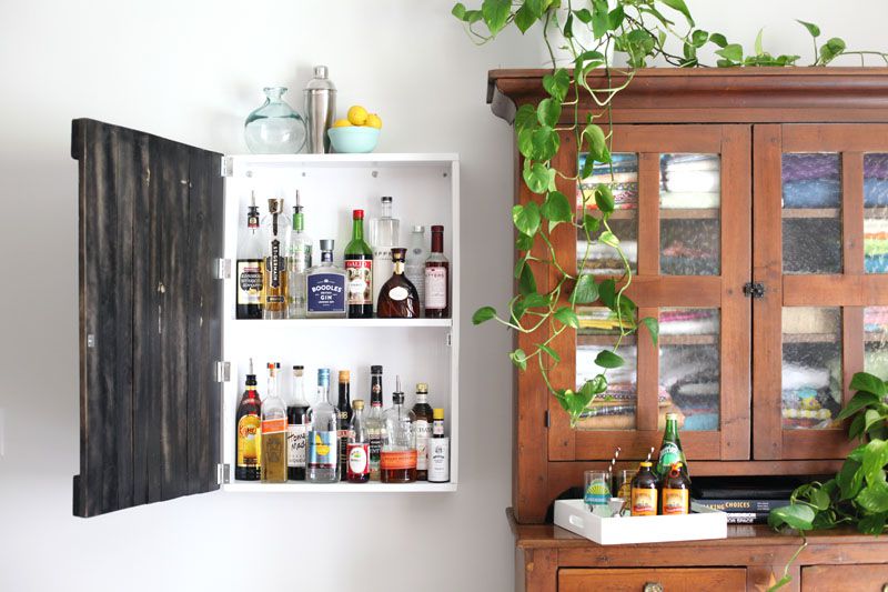 idées d'étagères de bar