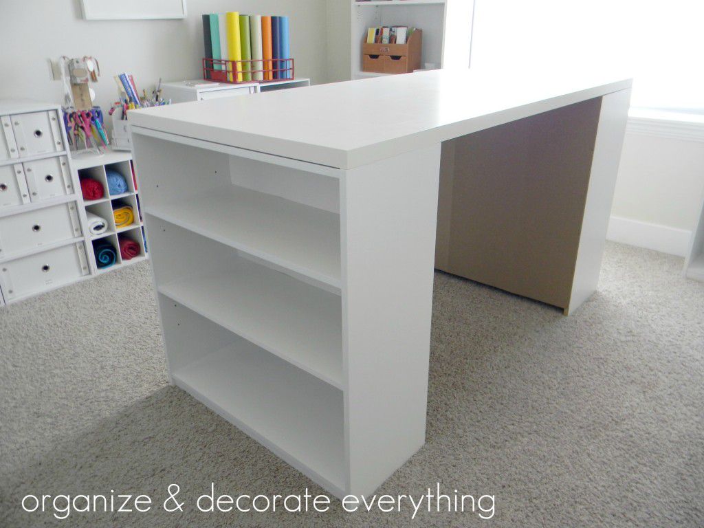 table de bricolage avec étagères