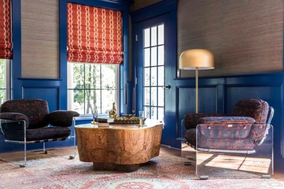 Un salon coloré et audacieux