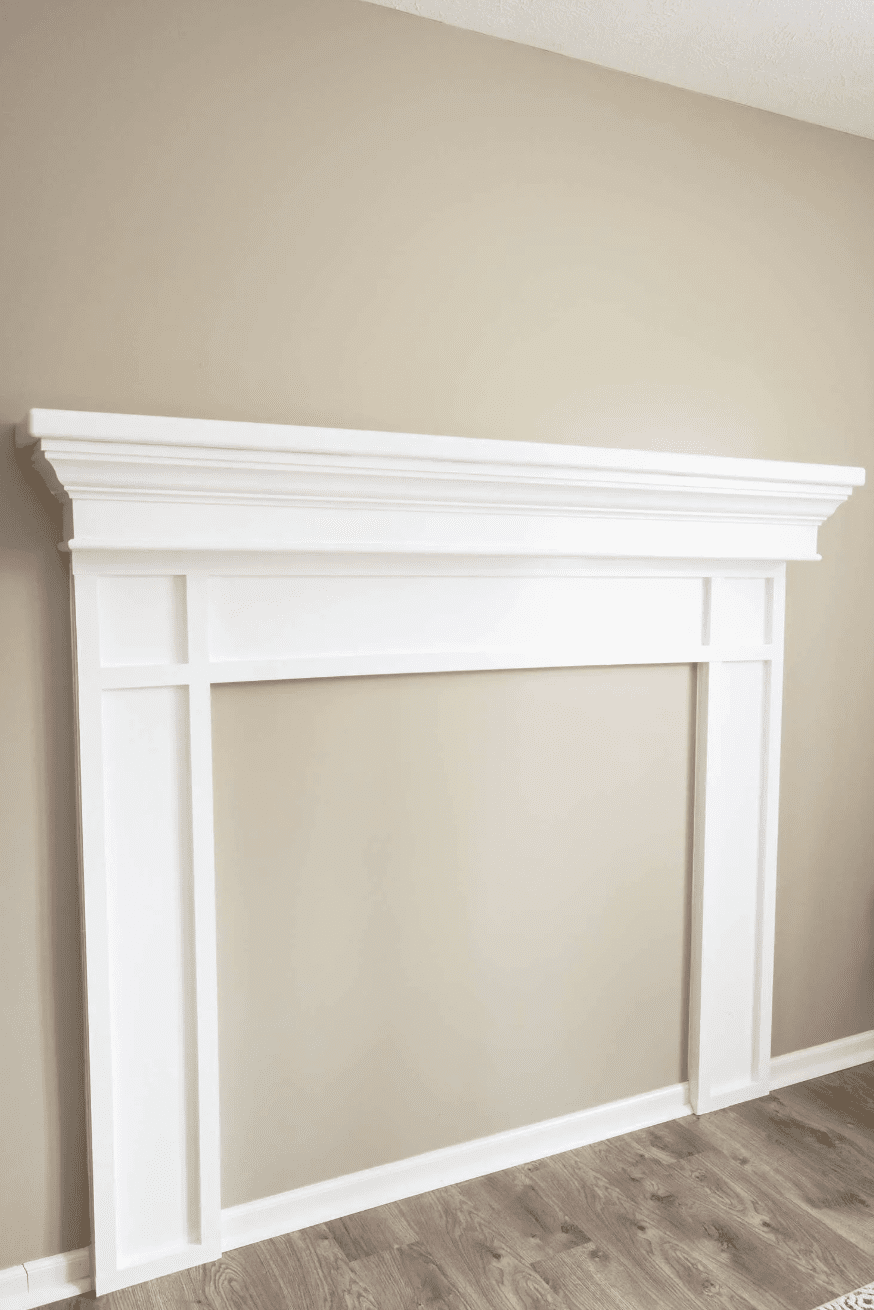 Cheminée en bois blanc