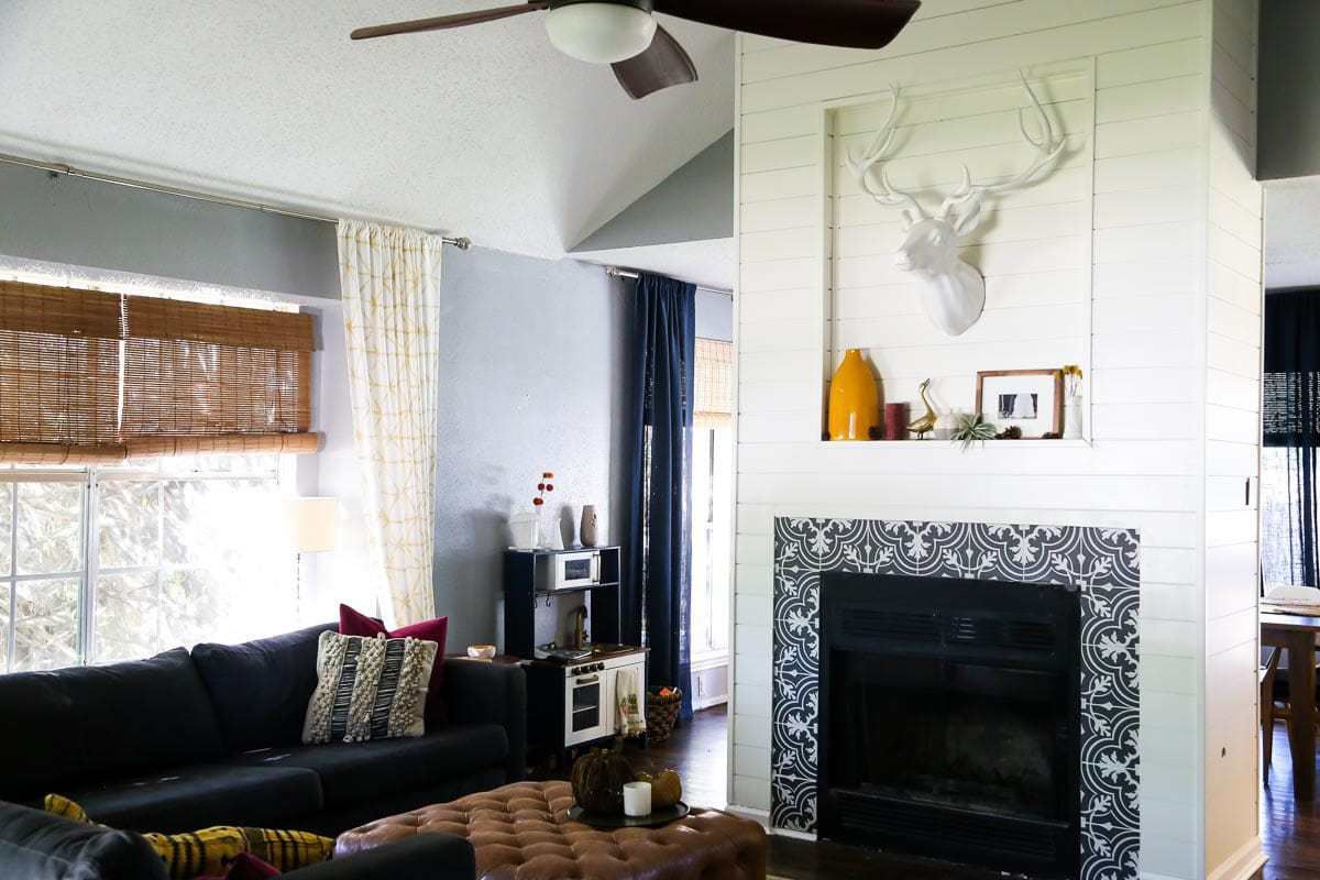 cheminée en shiplap avec carrelage