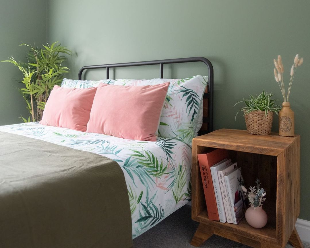 chambre à coucher vert et rose
