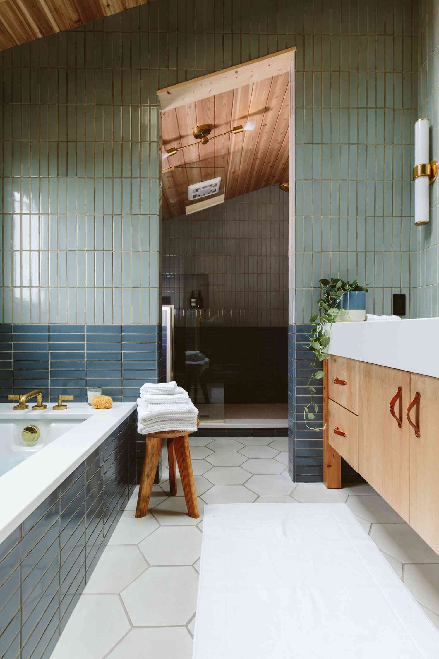 idées de carrelage pour douche à l'italienne différentes orientations