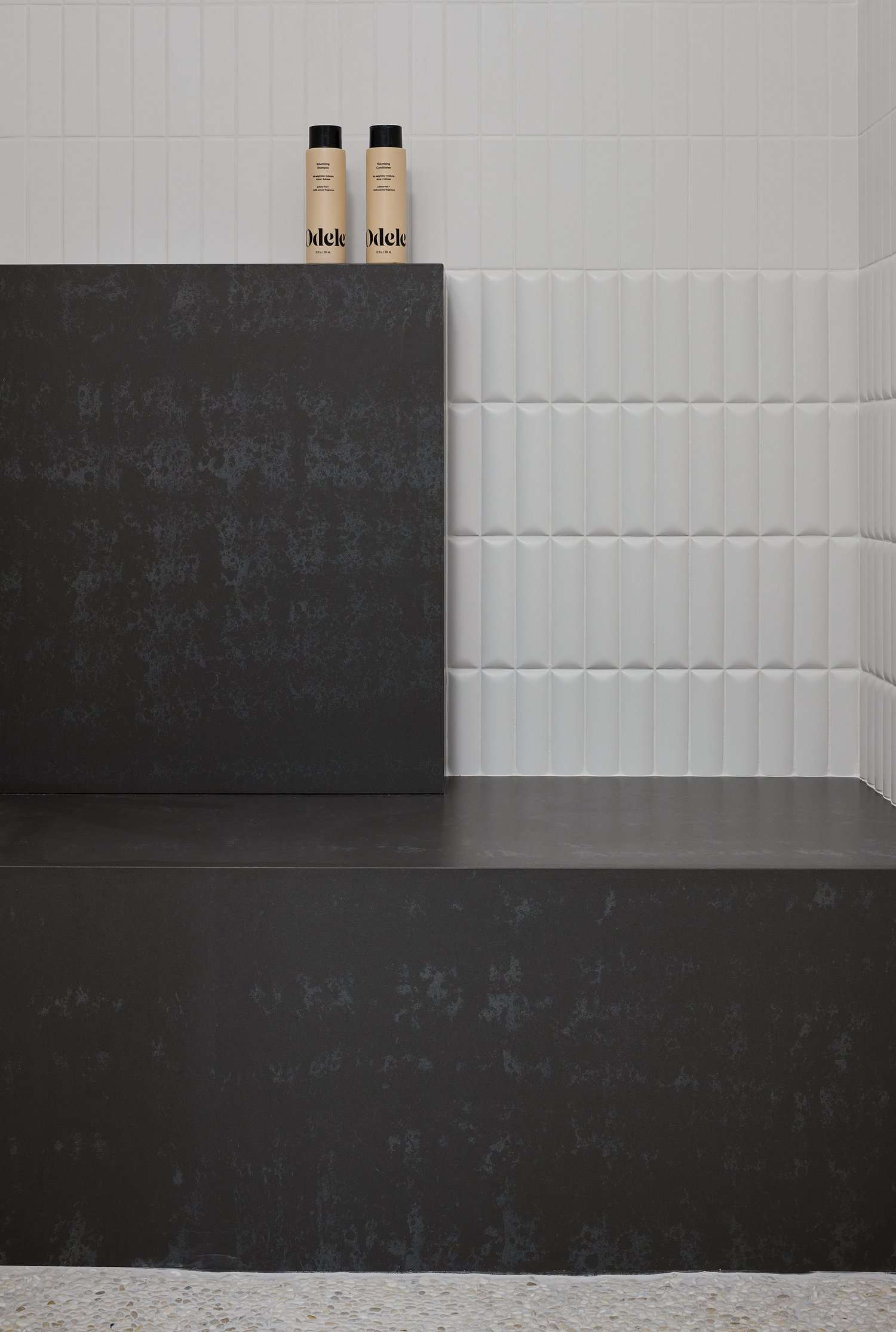 idées de carrelage pour la douche à l'italienne en noir et blanc