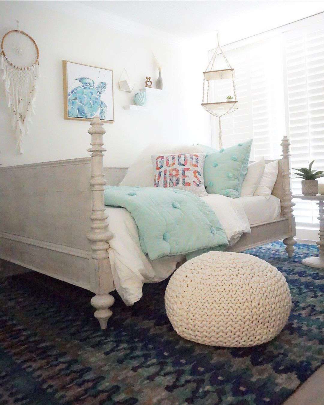 chambre de préadolescent avec pouf
