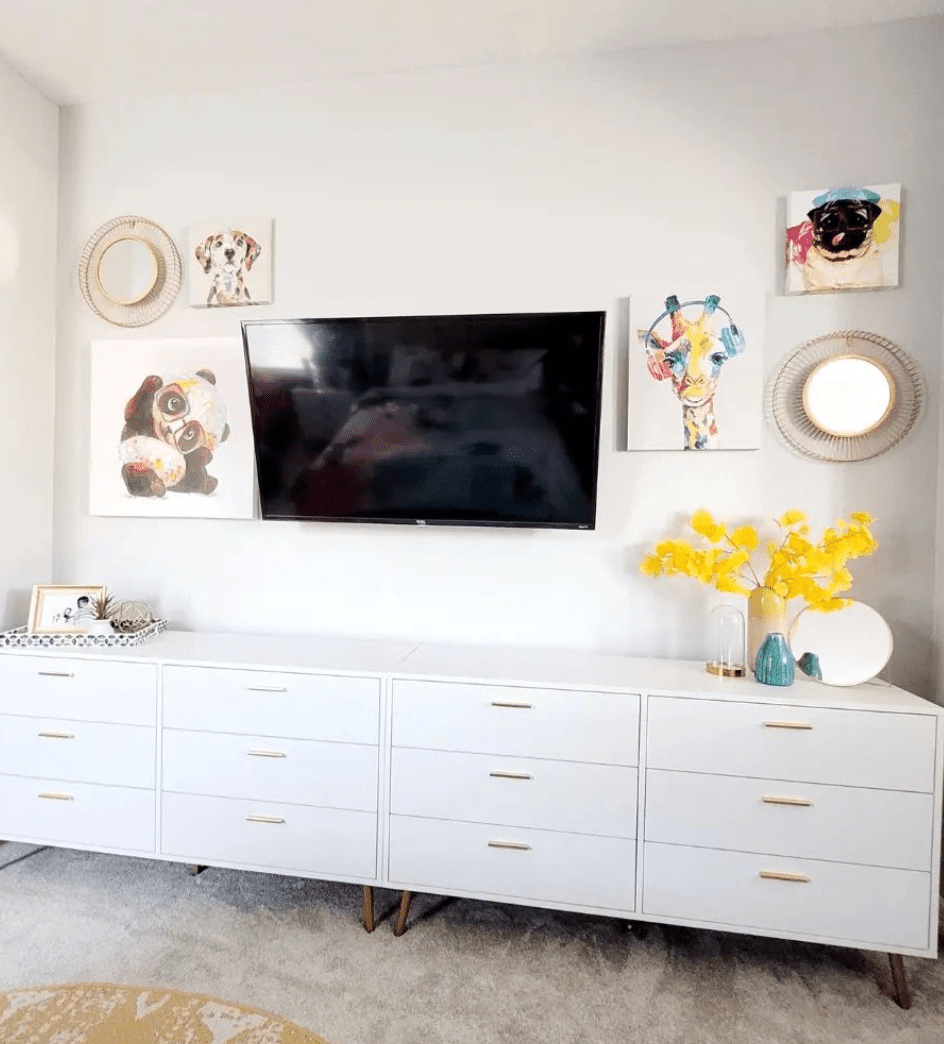 mur de galerie autour de la télévision
