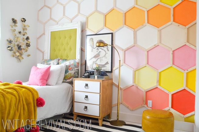 Mur d'accent en nid d'abeille DIY pour une chambre de fille&#39;s